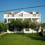 Apartament Yiota *